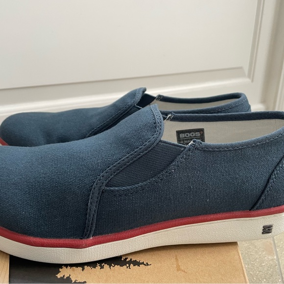 Boys Bogs Navy Canvas Slip On  Malibu Sneaker - New in box Size Youth 6 - Picture 4 of 10